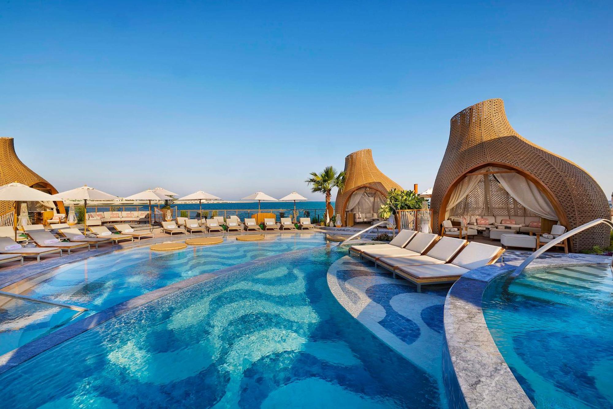 Waldorf Astoria Doha Lusail Kültér fotó The resort's pool