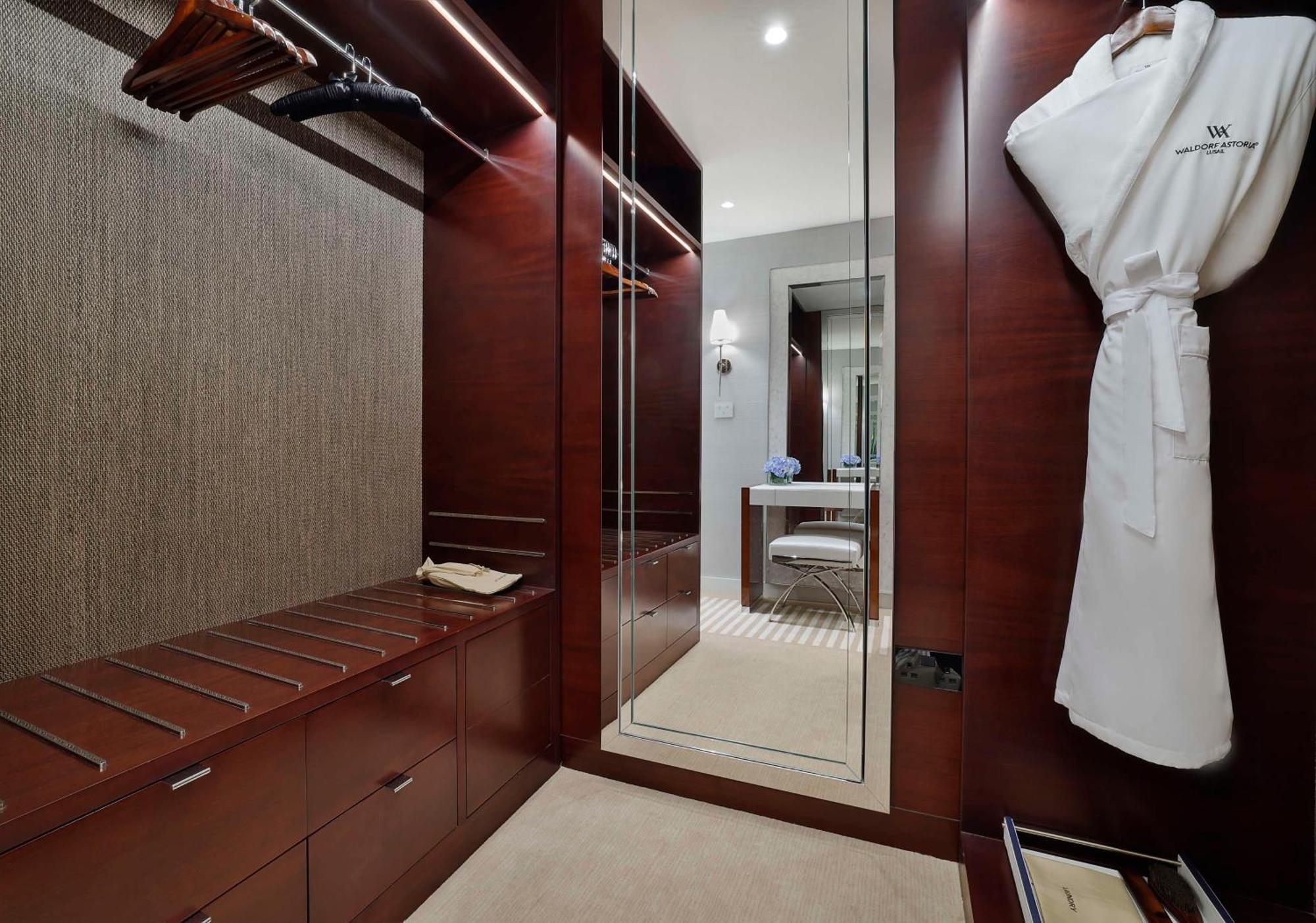 Waldorf Astoria Doha Lusail Kültér fotó A walk-in closet