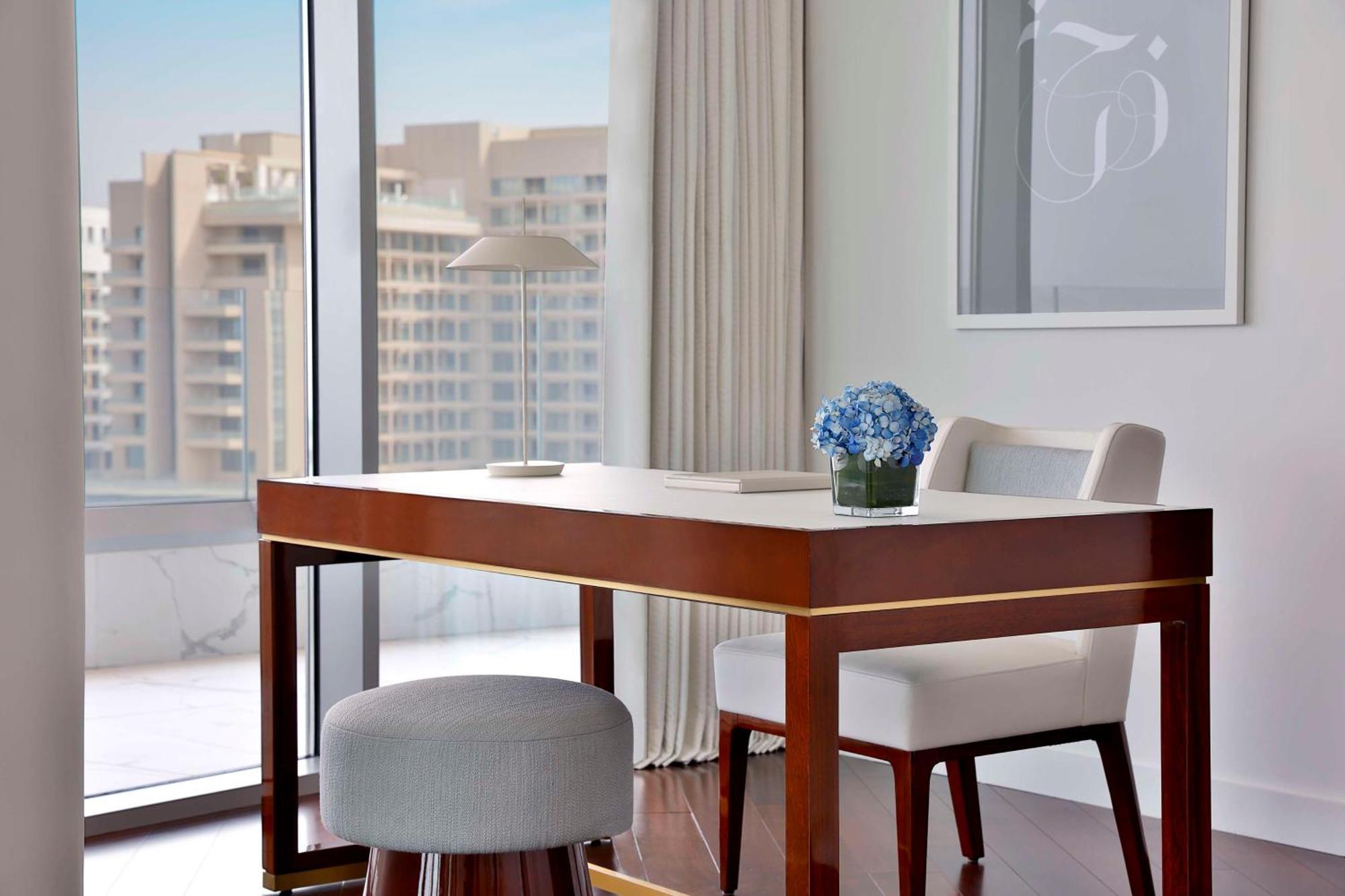 Waldorf Astoria Doha Lusail Kültér fotó A dining room at the Ritz-Carlton, Tel Aviv