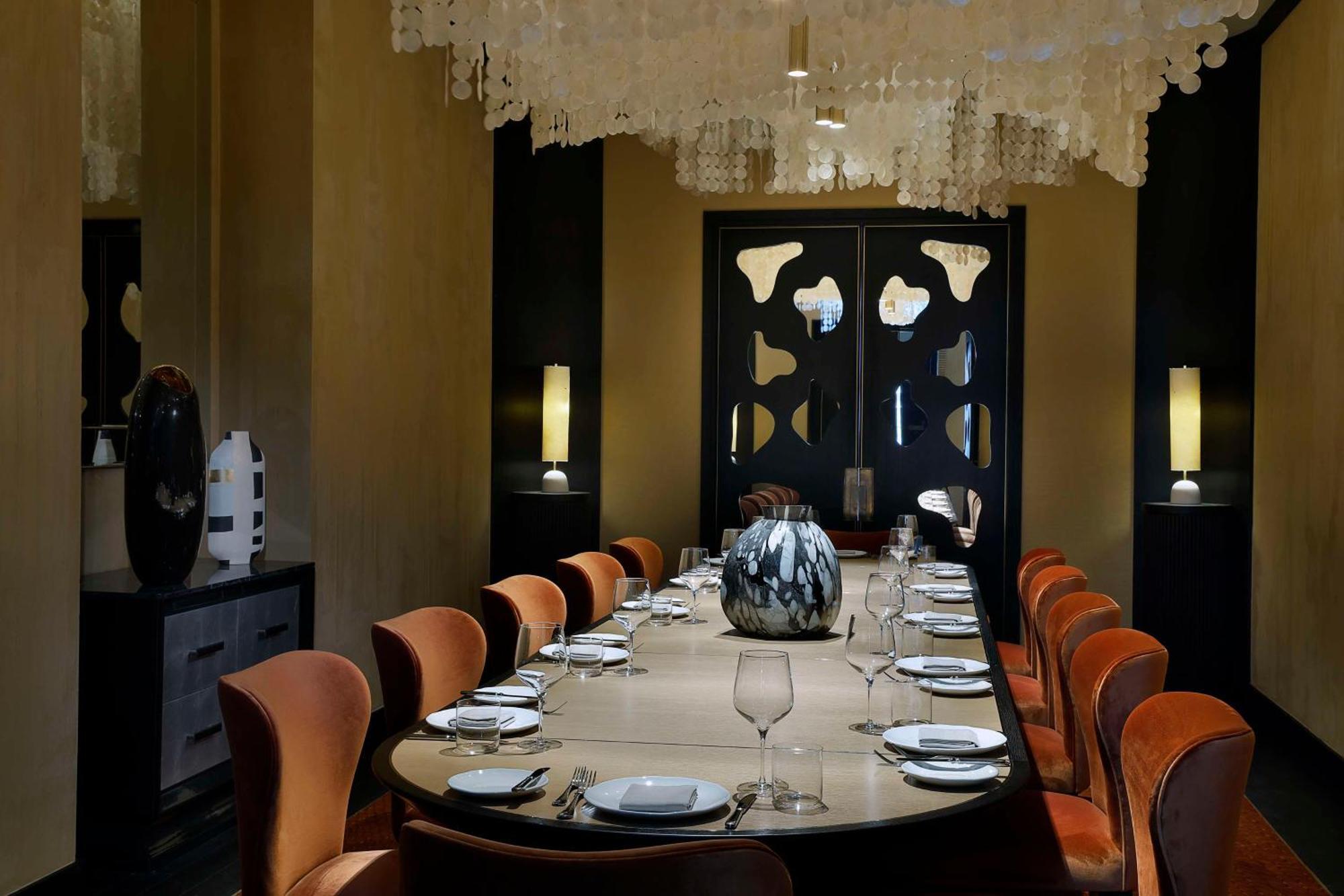 Waldorf Astoria Doha Lusail Kültér fotó Private dining room at the restaurant